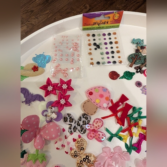 Felt, ribbon, embroidered and Resin applique assorted lot for crafts & projects - Picture 11 of 12